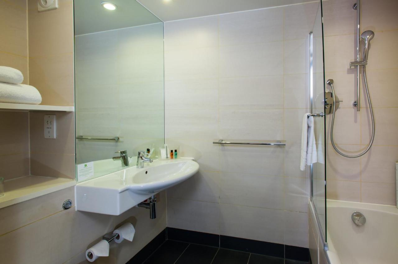 Holiday Inn Salisbury - Stonehenge By Ihg Amesbury Extérieur photo
